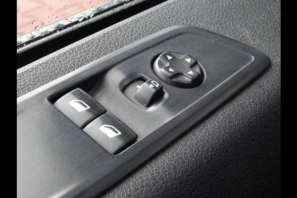 Opel Vivaro 2.0 CDTI L3H1 DC Edition | Airco | Navigatie | Achteruitrijcamera | 6 Persoons | Nieuw model |