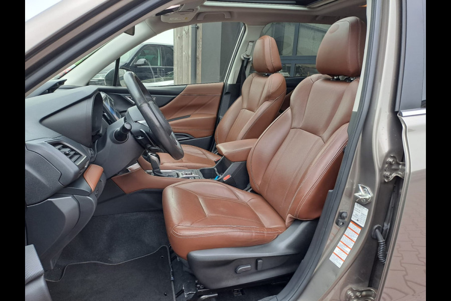 Subaru Forester 2.0i e-BOXER First Edition AWD | Trekhaak | Pano | All-seasons | Leder | LMV 18" | Camera | Dealer onderhouden |