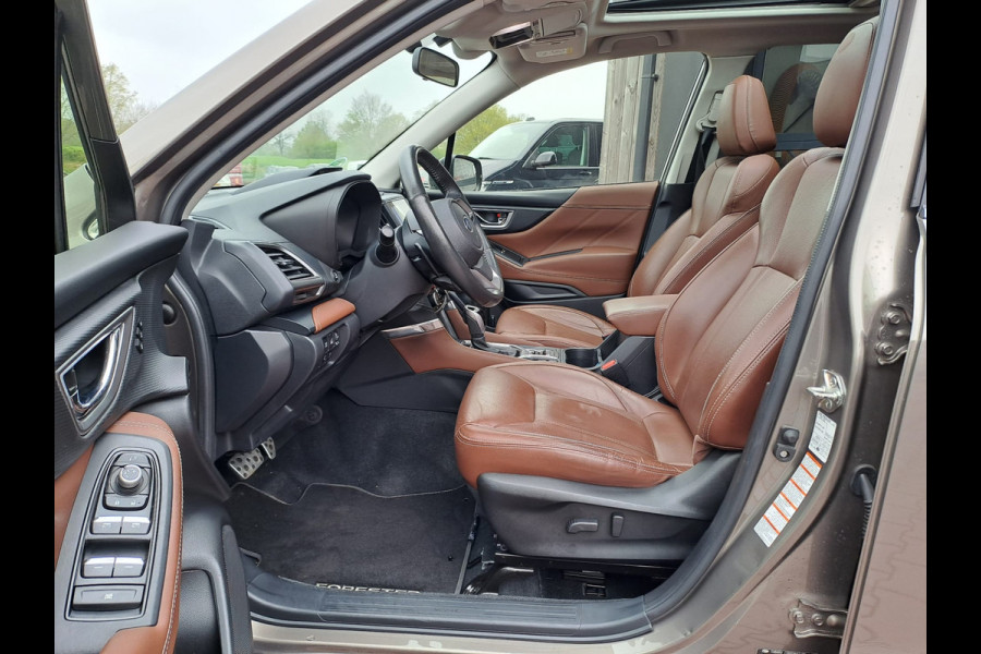 Subaru Forester 2.0i e-BOXER First Edition AWD | Trekhaak | Pano | All-seasons | Leder | LMV 18" | Camera | Dealer onderhouden |