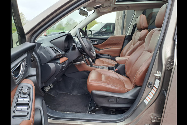 Subaru Forester 2.0i e-BOXER First Edition AWD | Trekhaak | Pano | All-seasons | Leder | LMV 18" | Camera | Dealer onderhouden |