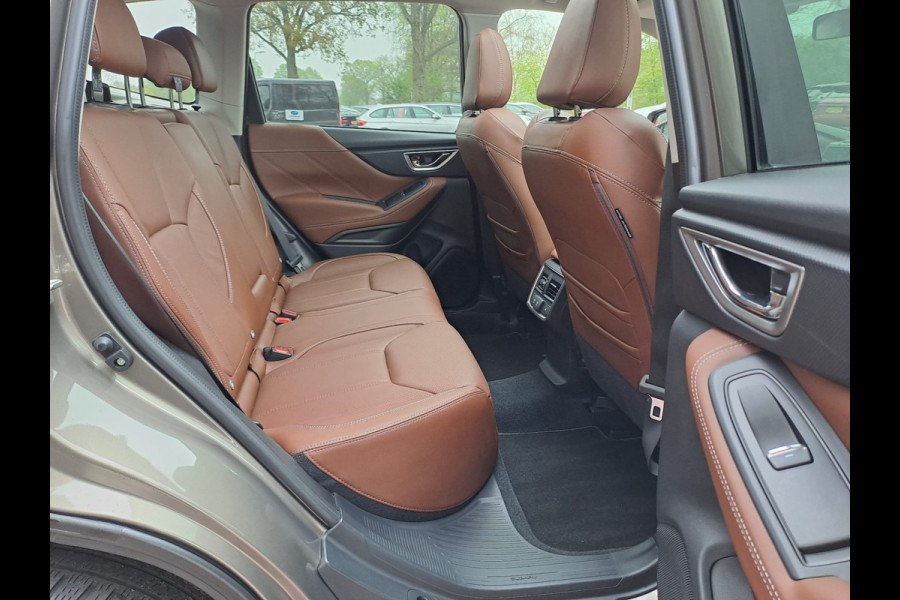 Subaru Forester 2.0i e-BOXER First Edition AWD | Trekhaak | Pano | All-seasons | Leder | LMV 18" | Camera | Dealer onderhouden |
