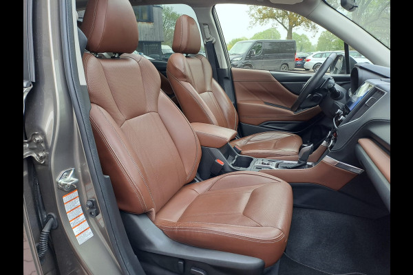 Subaru Forester 2.0i e-BOXER First Edition AWD | Trekhaak | Pano | All-seasons | Leder | LMV 18" | Camera | Dealer onderhouden |