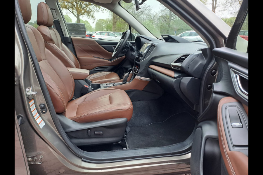 Subaru Forester 2.0i e-BOXER First Edition AWD | Trekhaak | Pano | All-seasons | Leder | LMV 18" | Camera | Dealer onderhouden |