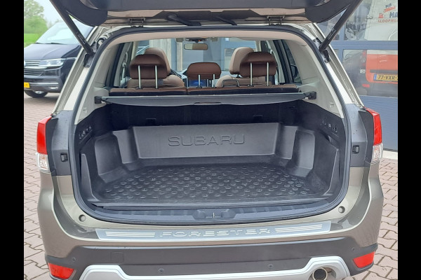 Subaru Forester 2.0i e-BOXER First Edition AWD | Trekhaak | Pano | All-seasons | Leder | LMV 18" | Camera | Dealer onderhouden |