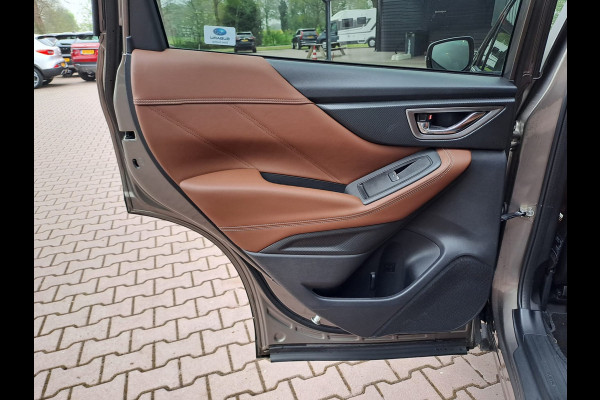 Subaru Forester 2.0i e-BOXER First Edition AWD | Trekhaak | Pano | All-seasons | Leder | LMV 18" | Camera | Dealer onderhouden |