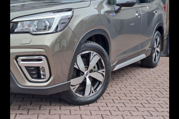 Subaru Forester 2.0i e-BOXER First Edition AWD | Trekhaak | Pano | All-seasons | Leder | LMV 18" | Camera | Dealer onderhouden |