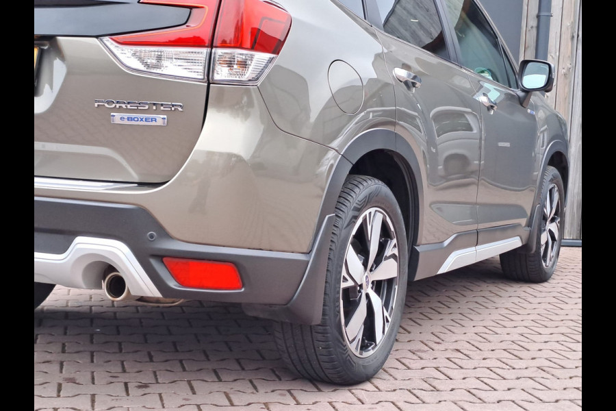 Subaru Forester 2.0i e-BOXER First Edition AWD | Trekhaak | Pano | All-seasons | Leder | LMV 18" | Camera | Dealer onderhouden |