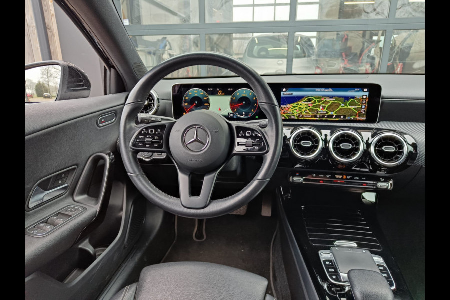 Mercedes-Benz A-Klasse 200 Business Solution Plus Upgrade | Wide Screen | Navi | Stoelverw. | LED/Xenon | Camera |