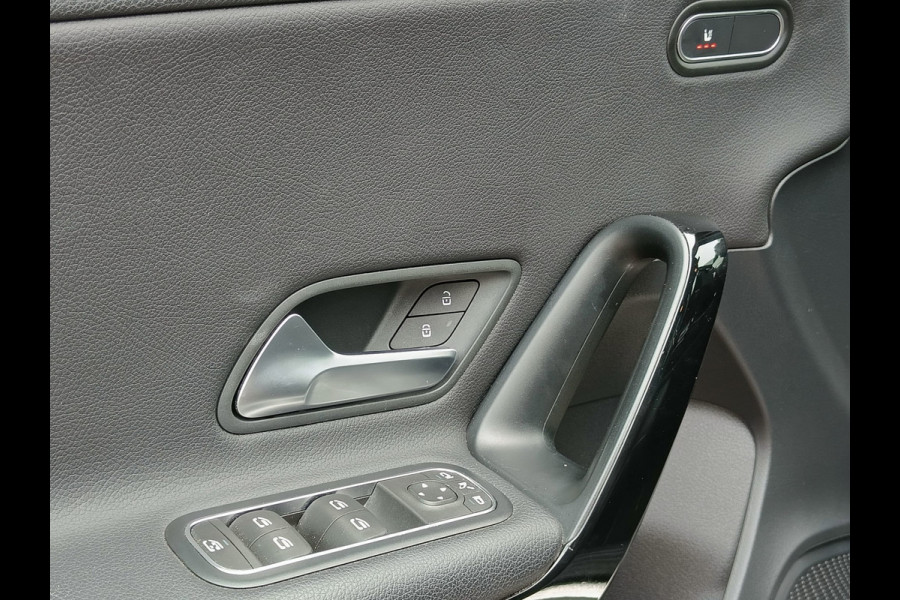 Mercedes-Benz A-Klasse 200 Business Solution Plus Upgrade | Wide Screen | Navi | Stoelverw. | LED/Xenon | Camera |