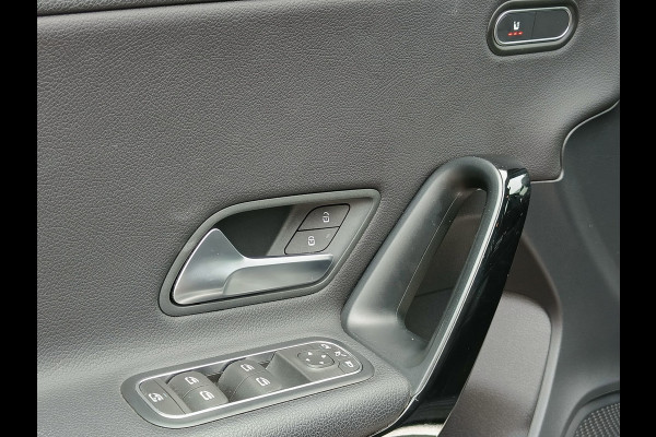 Mercedes-Benz A-Klasse 200 Business Solution Plus Upgrade | Wide Screen | Navi | Stoelverw. | LED/Xenon | Camera |