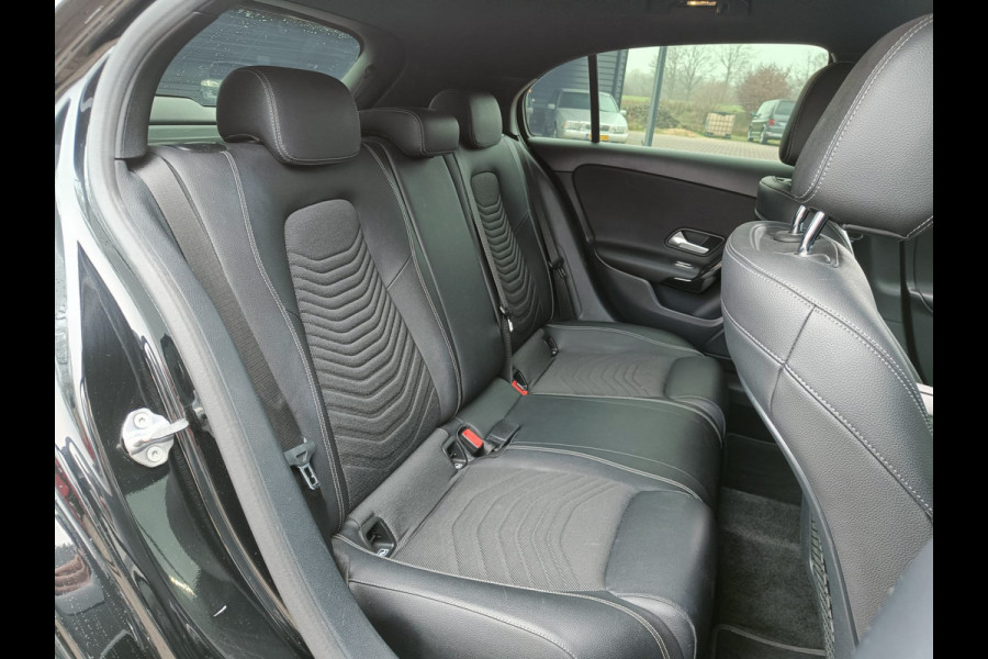 Mercedes-Benz A-Klasse 200 Business Solution Plus Upgrade | Wide Screen | Navi | Stoelverw. | LED/Xenon | Camera |