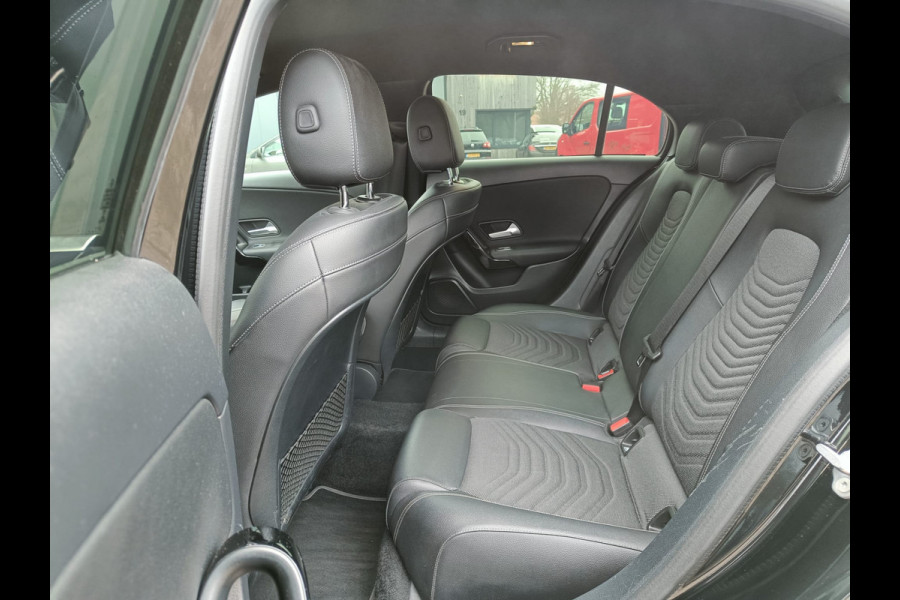 Mercedes-Benz A-Klasse 200 Business Solution Plus Upgrade | Wide Screen | Navi | Stoelverw. | LED/Xenon | Camera |