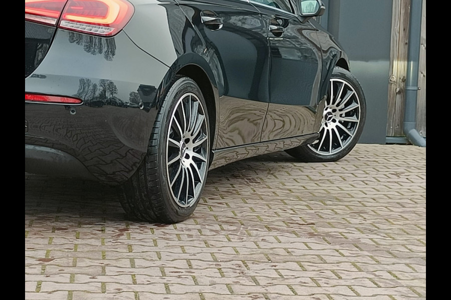 Mercedes-Benz A-Klasse 200 Business Solution Plus Upgrade | Wide Screen | Navi | Stoelverw. | LED/Xenon | Camera |