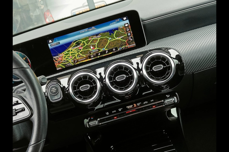 Mercedes-Benz A-Klasse 200 Business Solution Plus Upgrade | Wide Screen | Navi | Stoelverw. | LED/Xenon | Camera |