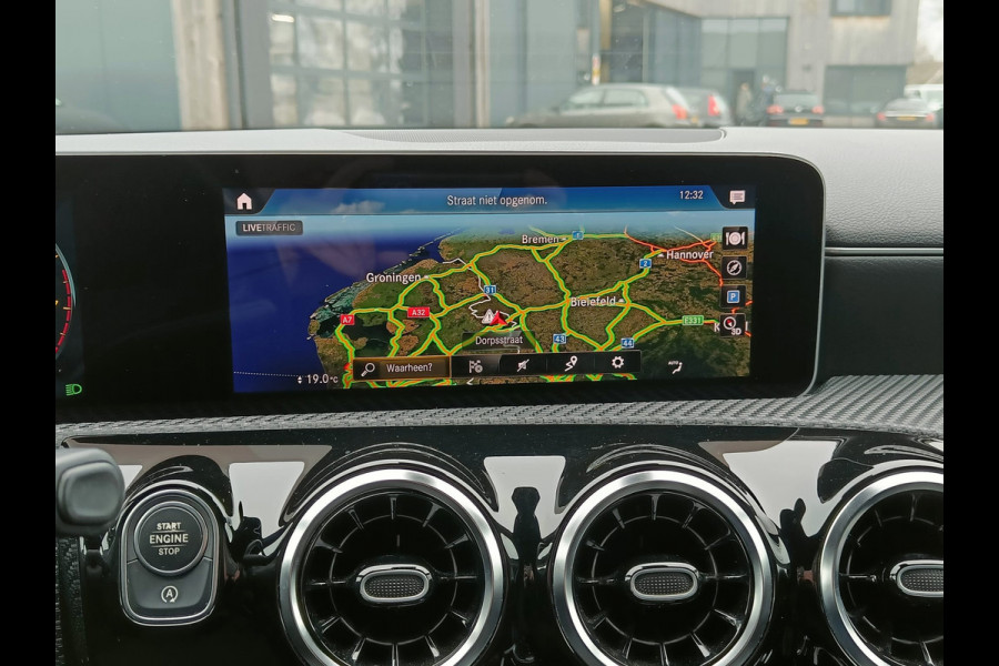 Mercedes-Benz A-Klasse 200 Business Solution Plus Upgrade | Wide Screen | Navi | Stoelverw. | LED/Xenon | Camera |