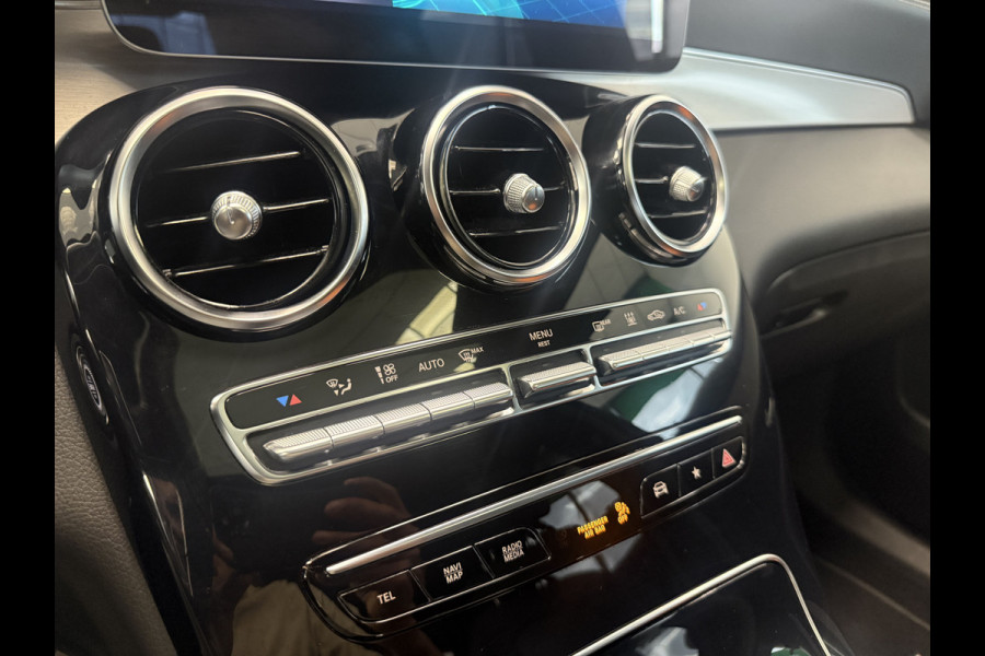 Mercedes-Benz GLC Coupé 300e 4MATIC Business Solution AMG Panoramadak PDC Achteruitrijcamera