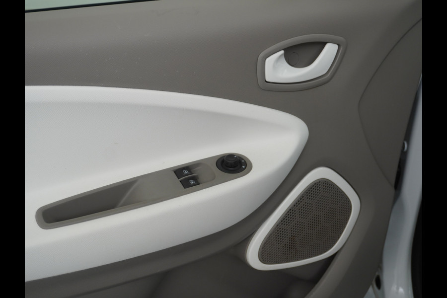 Renault ZOE R90 41kWh EIGEN -ACCU 93pk AUT. Navi ECC Apple Carplay Android WiFi-vb. LED EBD Multi-Media.vb. Bluetooth Apps Interieur-Koeling Isofix Bluetooth Led Origineel NLse auto van 1e eigenaar