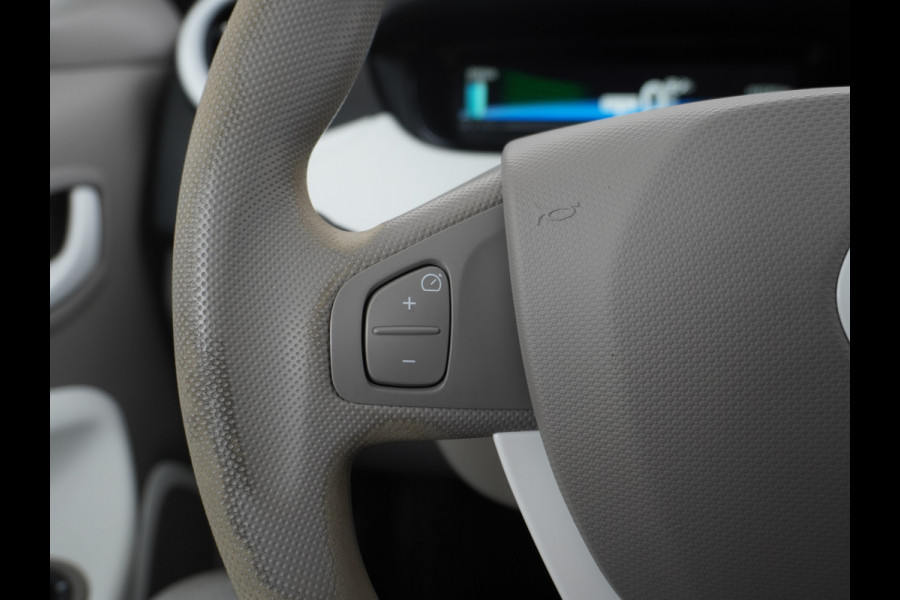Renault ZOE R90 41kWh EIGEN -ACCU 93pk AUT. Navi ECC Apple Carplay Android WiFi-vb. LED EBD Multi-Media.vb. Bluetooth Apps Interieur-Koeling Isofix Bluetooth Led Origineel NLse auto van 1e eigenaar