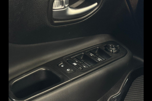 Jeep Renegade 1.6 E-Torq Night Eagle II, trekhaak, mooie complete uitvoering, NL auto met nationale auto pas