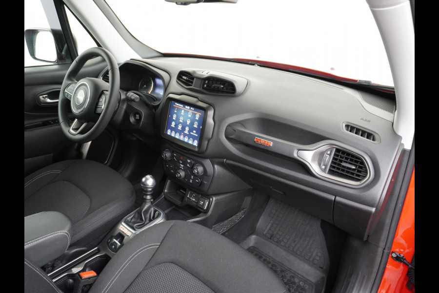 Jeep Renegade T120pk Navi Camera Apple Carplay Android Auto Achteruitrij-Assist Dodehoek-detectie Park-Assist PDC-A+V 19" DAB U-Connect Live 8 Regen-Lichtsensor Led Blindspot monitoring Lane Assist Dim.Binnenspiegel Lmv Privacy Glas Bluetooth Super compleet Slechts 1.295kg in gewicht zorgt voor een laag verbruik en dito kosten!