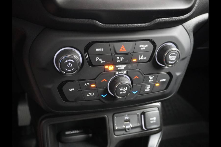 Jeep Renegade T120pk Navi Camera Apple Carplay Android Auto Achteruitrij-Assist Dodehoek-detectie Park-Assist PDC-A+V 19" DAB U-Connect Live 8 Regen-Lichtsensor Led Blindspot monitoring Lane Assist Dim.Binnenspiegel Lmv Privacy Glas Bluetooth Super compleet Slechts 1.295kg in gewicht zorgt voor een laag verbruik en dito kosten!
