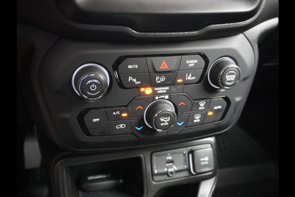 Jeep Renegade T120pk Navi Camera Apple Carplay Android Auto Achteruitrij-Assist Dodehoek-detectie Park-Assist PDC-A+V 19" DAB U-Connect Live 8 Regen-Lichtsensor Led Blindspot monitoring Lane Assist Dim.Binnenspiegel Lmv Privacy Glas Bluetooth Super compleet Slechts 1.295kg in gewicht zorgt voor een laag verbruik en dito kosten!