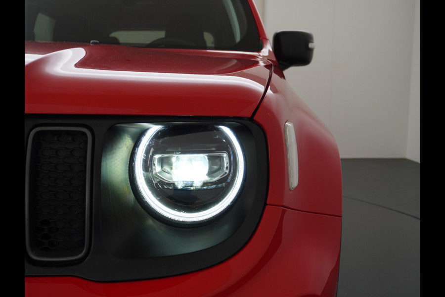 Jeep Renegade T120pk Navi Camera Apple Carplay Android Auto Achteruitrij-Assist Dodehoek-detectie Park-Assist PDC-A+V 19" DAB U-Connect Live 8 Regen-Lichtsensor Led Blindspot monitoring Lane Assist Dim.Binnenspiegel Lmv Privacy Glas Bluetooth Super compleet Slechts 1.295kg in gewicht zorgt voor een laag verbruik en dito kosten!