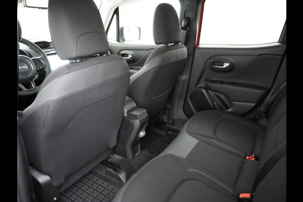 Jeep Renegade T120pk Navi Camera Apple Carplay Android Auto Achteruitrij-Assist Dodehoek-detectie Park-Assist PDC-A+V 19" DAB U-Connect Live 8 Regen-Lichtsensor Led Blindspot monitoring Lane Assist Dim.Binnenspiegel Lmv Privacy Glas Bluetooth Super compleet Slechts 1.295kg in gewicht zorgt voor een laag verbruik en dito kosten!