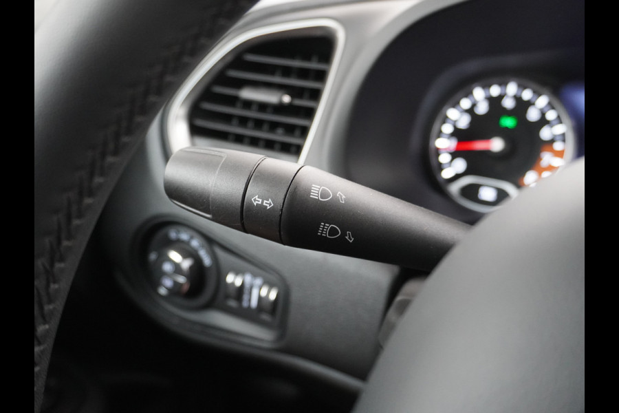 Jeep Renegade T120pk Navi Camera Apple Carplay Android Auto Achteruitrij-Assist Dodehoek-detectie Park-Assist PDC-A+V 19" DAB U-Connect Live 8 Regen-Lichtsensor Led Blindspot monitoring Lane Assist Dim.Binnenspiegel Lmv Privacy Glas Bluetooth Super compleet Slechts 1.295kg in gewicht zorgt voor een laag verbruik en dito kosten!