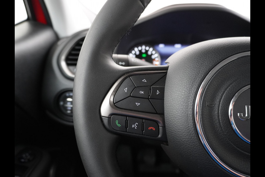 Jeep Renegade T120pk Navi Camera Apple Carplay Android Auto Achteruitrij-Assist Dodehoek-detectie Park-Assist PDC-A+V 19" DAB U-Connect Live 8 Regen-Lichtsensor Led Blindspot monitoring Lane Assist Dim.Binnenspiegel Lmv Privacy Glas Bluetooth Super compleet Slechts 1.295kg in gewicht zorgt voor een laag verbruik en dito kosten!