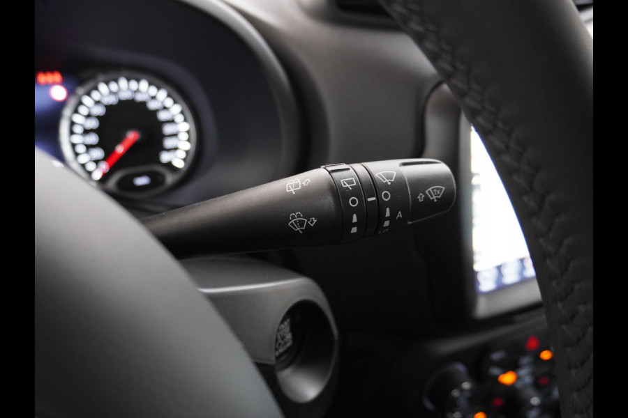 Jeep Renegade T120pk Navi Camera Apple Carplay Android Auto Achteruitrij-Assist Dodehoek-detectie Park-Assist PDC-A+V 19" DAB U-Connect Live 8 Regen-Lichtsensor Led Blindspot monitoring Lane Assist Dim.Binnenspiegel Lmv Privacy Glas Bluetooth Super compleet Slechts 1.295kg in gewicht zorgt voor een laag verbruik en dito kosten!