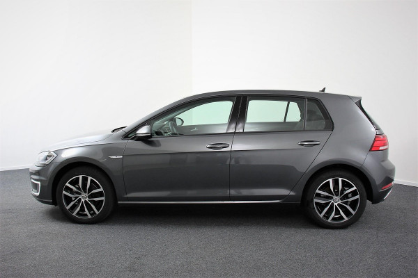 Volkswagen e-Golf € 2000,- subsidie mogelijk ! | Navigatie | Climate control | Virtual cockpit | Parkeersensoren V+A | DAB+ | Adaptive Cruise Control | 17"Lichtmetalen velgen