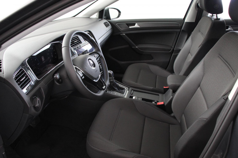 Volkswagen e-Golf € 2000,- subsidie mogelijk ! | Navigatie | Climate control | Virtual cockpit | Parkeersensoren V+A | DAB+ | Adaptive Cruise Control | 17"Lichtmetalen velgen