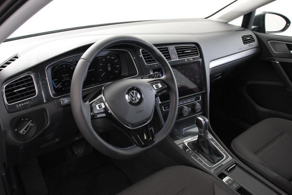 Volkswagen e-Golf € 2000,- subsidie mogelijk ! | Navigatie | Climate control | Virtual cockpit | Parkeersensoren V+A | DAB+ | Adaptive Cruise Control | 17"Lichtmetalen velgen