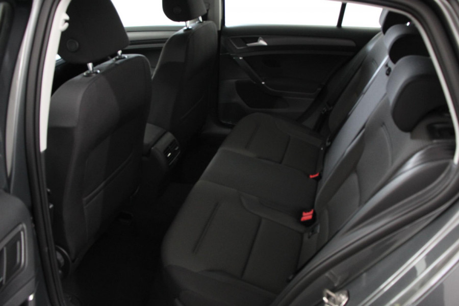 Volkswagen e-Golf € 2000,- subsidie mogelijk ! | Navigatie | Climate control | Virtual cockpit | Parkeersensoren V+A | DAB+ | Adaptive Cruise Control | 17"Lichtmetalen velgen