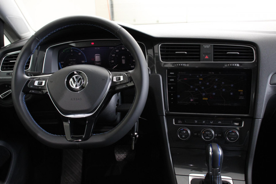 Volkswagen e-Golf € 2000,- subsidie mogelijk ! | Navigatie | Climate control | Virtual cockpit | Parkeersensoren V+A | DAB+ | Adaptive Cruise Control | 17"Lichtmetalen velgen