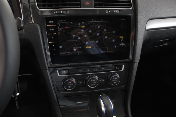 Volkswagen e-Golf € 2000,- subsidie mogelijk ! | Navigatie | Climate control | Virtual cockpit | Parkeersensoren V+A | DAB+ | Adaptive Cruise Control | 17"Lichtmetalen velgen