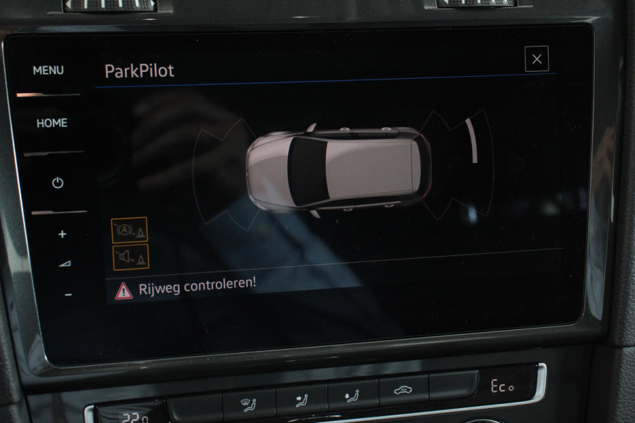 Volkswagen e-Golf € 2000,- subsidie mogelijk ! | Navigatie | Climate control | Virtual cockpit | Parkeersensoren V+A | DAB+ | Adaptive Cruise Control | 17"Lichtmetalen velgen