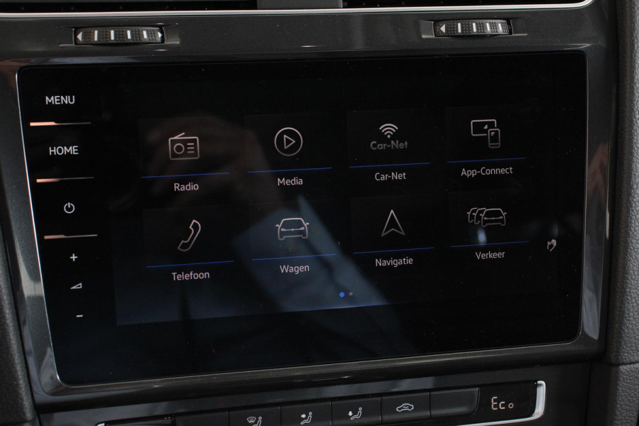 Volkswagen e-Golf € 2000,- subsidie mogelijk ! | Navigatie | Climate control | Virtual cockpit | Parkeersensoren V+A | DAB+ | Adaptive Cruise Control | 17"Lichtmetalen velgen