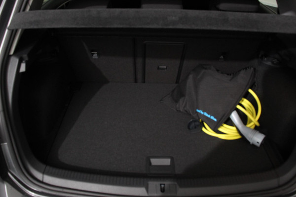 Volkswagen e-Golf € 2000,- subsidie mogelijk ! | Navigatie | Climate control | Virtual cockpit | Parkeersensoren V+A | DAB+ | Adaptive Cruise Control | 17"Lichtmetalen velgen