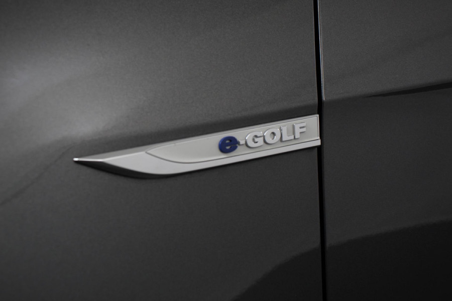 Volkswagen e-Golf € 2000,- subsidie mogelijk ! | Navigatie | Climate control | Virtual cockpit | Parkeersensoren V+A | DAB+ | Adaptive Cruise Control | 17"Lichtmetalen velgen