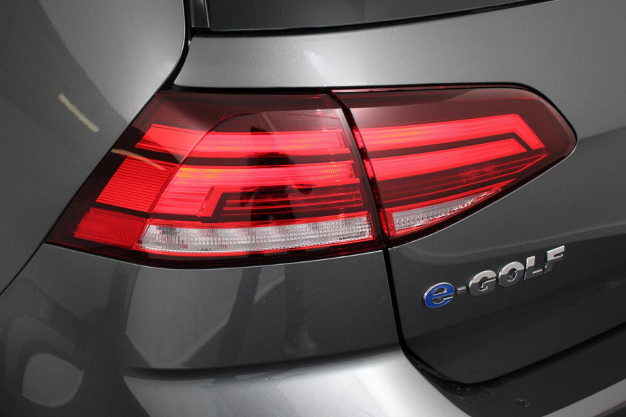 Volkswagen e-Golf € 2000,- subsidie mogelijk ! | Navigatie | Climate control | Virtual cockpit | Parkeersensoren V+A | DAB+ | Adaptive Cruise Control | 17"Lichtmetalen velgen