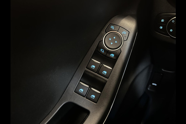 Ford Puma 1.0 EcoBoost Titanium Climate control Cruise control LED Parkeersensor achter Stoel + Stuur verwarming Navigatie Apple Carplay/ Android Auto