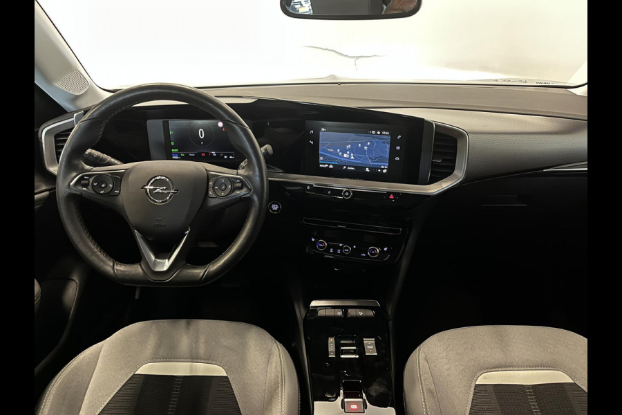 Opel Mokka-e Elegance 50-kWh 11kw bl. Climate Control Cruise control LED Parkeersensoren + Achteruitrijcamera Voorstoelen verwarmd Apple Carplay/ Android Auto