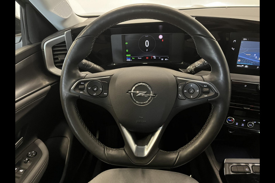 Opel Mokka-e Elegance 50-kWh 11kw bl. Climate Control Cruise control LED Parkeersensoren + Achteruitrijcamera Voorstoelen verwarmd Apple Carplay/ Android Auto