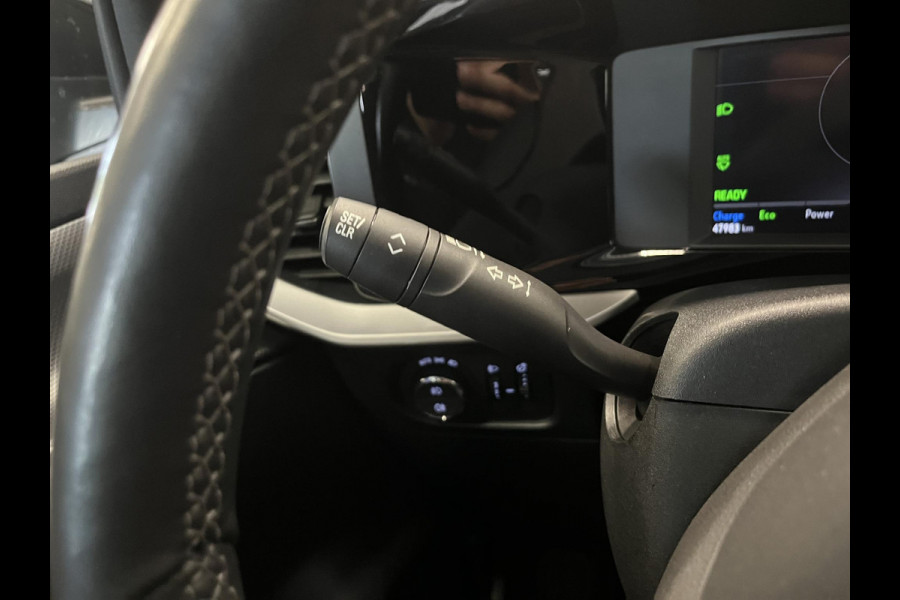 Opel Mokka-e Elegance 50-kWh 11kw bl. Climate Control Cruise control LED Parkeersensoren + Achteruitrijcamera Voorstoelen verwarmd Apple Carplay/ Android Auto