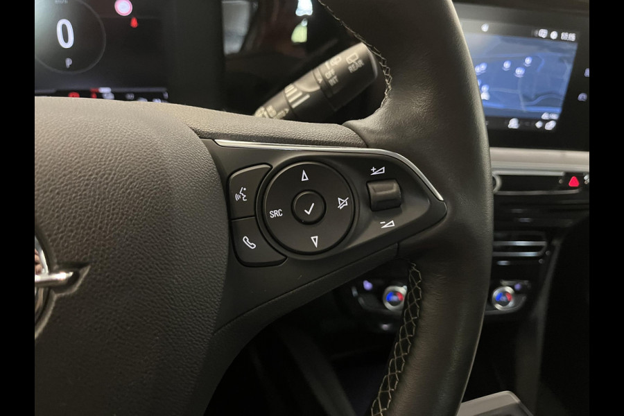 Opel Mokka-e Elegance 50-kWh 11kw bl. Climate Control Cruise control LED Parkeersensoren + Achteruitrijcamera Voorstoelen verwarmd Apple Carplay/ Android Auto