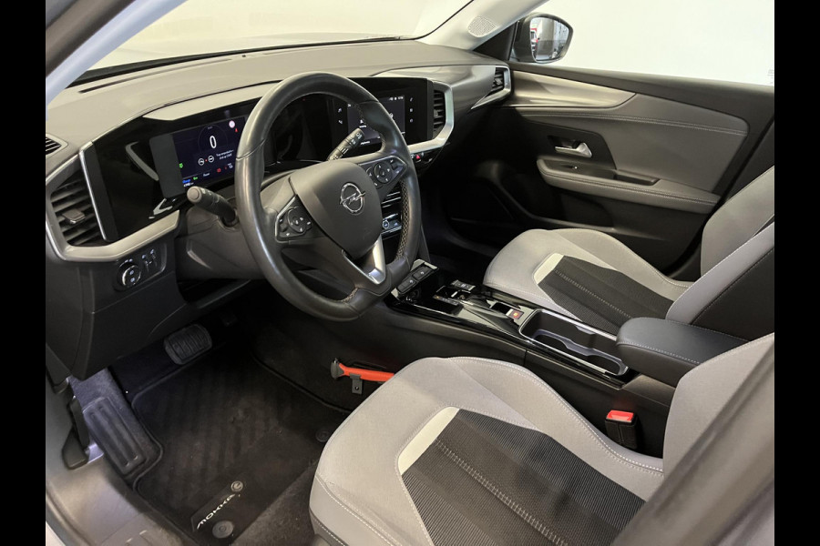 Opel Mokka-e Elegance 50-kWh 11kw bl. Climate Control Cruise control LED Parkeersensoren + Achteruitrijcamera Voorstoelen verwarmd Apple Carplay/ Android Auto