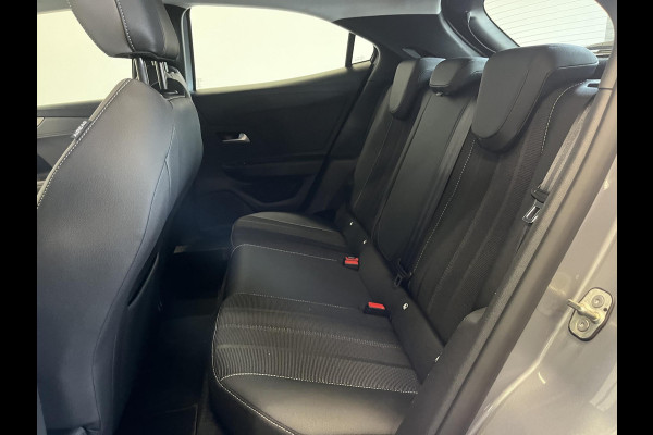 Opel Mokka-e Elegance 50-kWh 11kw bl. Climate Control Cruise control LED Parkeersensoren + Achteruitrijcamera Voorstoelen verwarmd Apple Carplay/ Android Auto