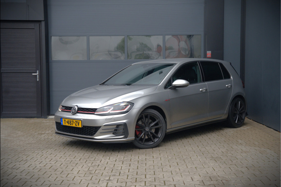 Volkswagen Golf 2.0 TSI GTI | Dynaudio | Stoelverwarming | Adaptive Cruise Control | DSG | Keyless | Apple Carplay | Navigatie | Dodehoekdetectie | TCR | Virtual Cockpit | CSR | Parkeersensoren | Ambiance Verlichting